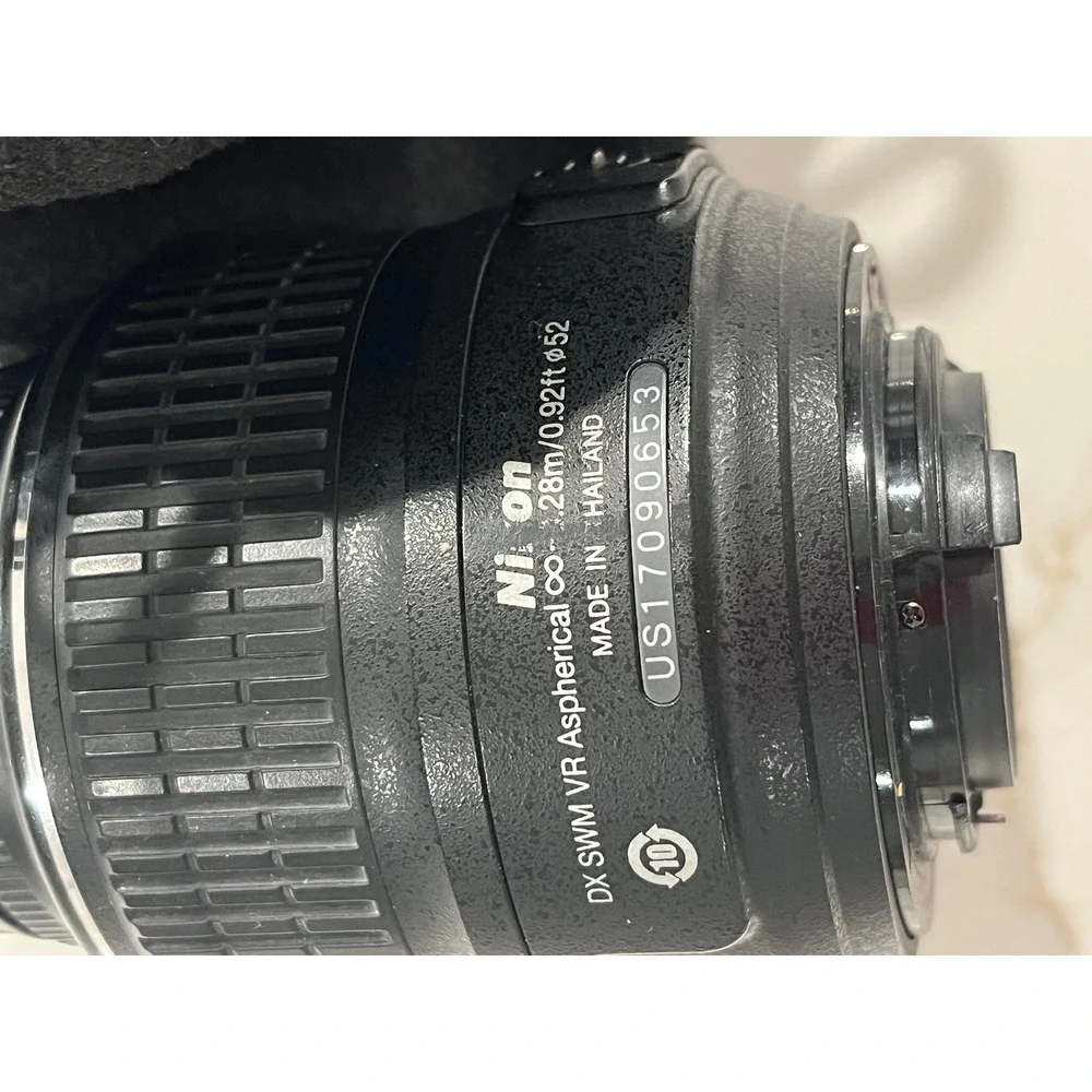 Nikon AF-S DX Nikkor 18-55mm f/3.5-5.6G VR Lens Watson Charger & Battery‎ Bundle